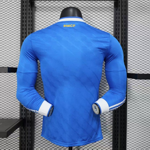 Maillot Real Madrid troisième joueur à manches longues, marque Le 12ème Maillot, en tissu bleu et blanc pour la saison 2025/26.