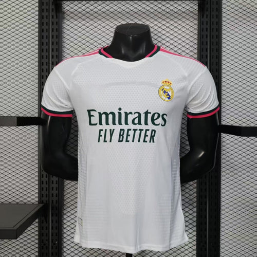 Maillot domicile du Real Madrid 26/27 par Le 12 -ème Maillot, vue de face avec logo et design officiel.