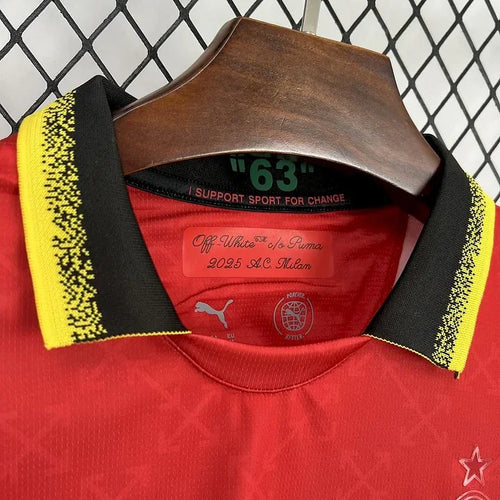 Maillot de football AC Milan Le 12 -ème Maillot pour la saison 2025-2026, devant avec logo et design sportif.