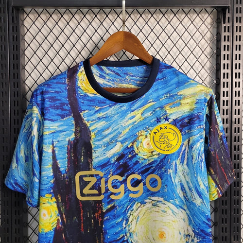 Maillot spécial de l'Ajax 2023-2024, édition Color du Le 12 -ème Maillot, vue de face avec détails du design.