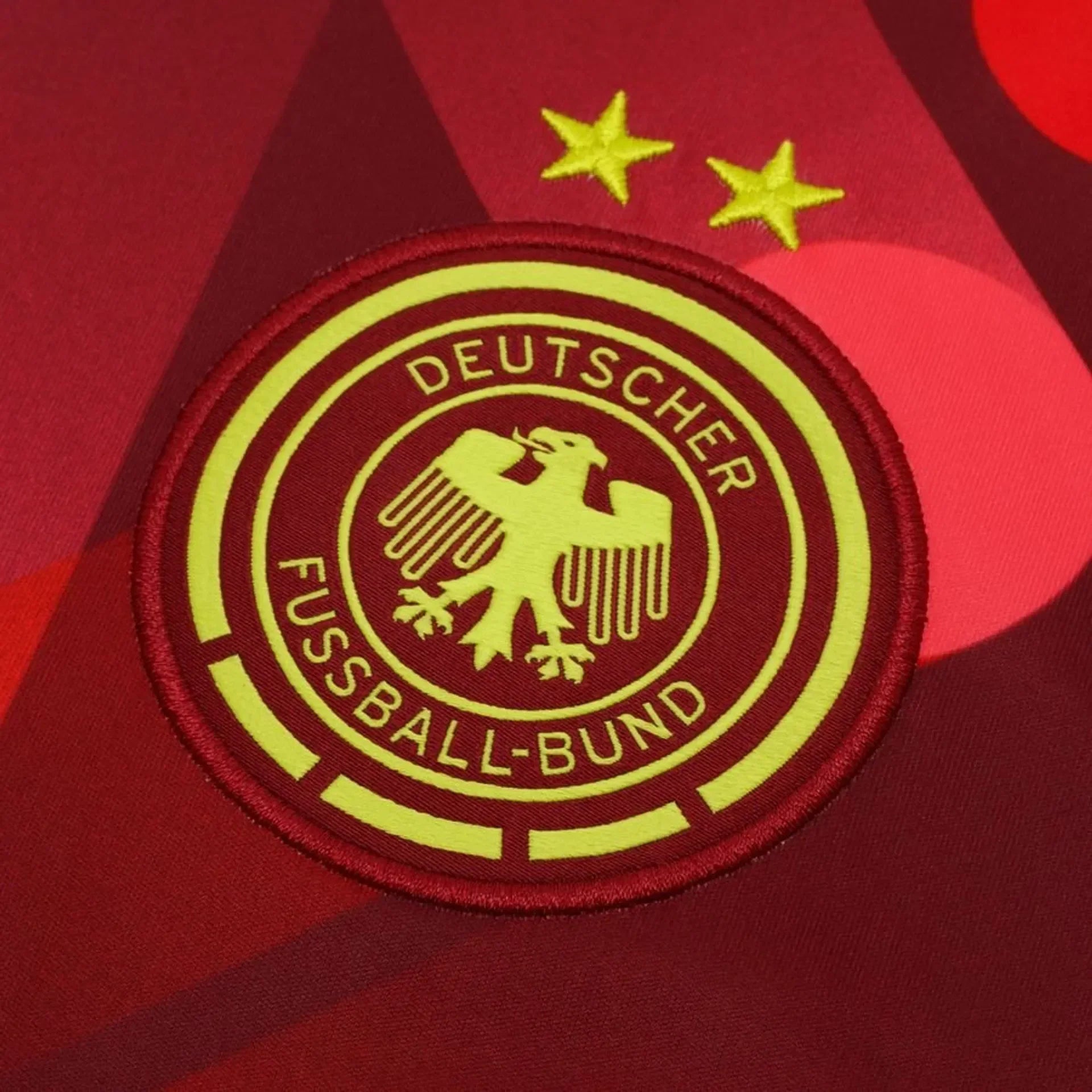 Maillot extérieur de l'Allemagne pour l'EURO 2025, marque Le 12, en tissu bleu avec logo et détails sportifs visibles.
