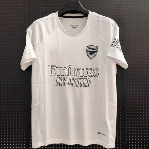 Maillot spécial Arsenal 2023-2024 Le 12 -ème Maillot, vue front avec logo et design unique, confectionné en tissu léger.