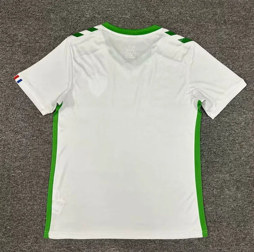 Maillot extérieur AS Saint-Étienne 2024-2025 Le 12-ème Maillot, maillot de football bleu avec logo ASSE et détails sur le devant.