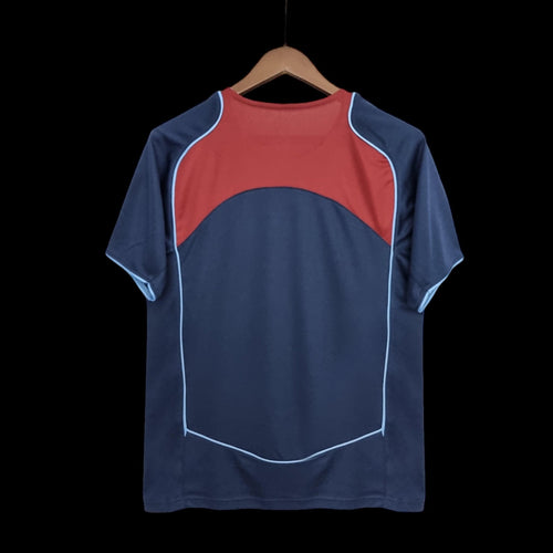 Maillot rétro Atlético de Madrid édition Spiderman 2004-2005 de la marque Le 12 -ème Maillot, vue de face avec logo et design coloré