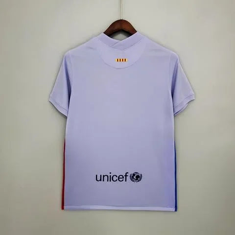 Maillot extérieur du FC Barcelone 21/22 Le 12ème Maillot, vue de face, en bleu et grenat avec logo officiel.