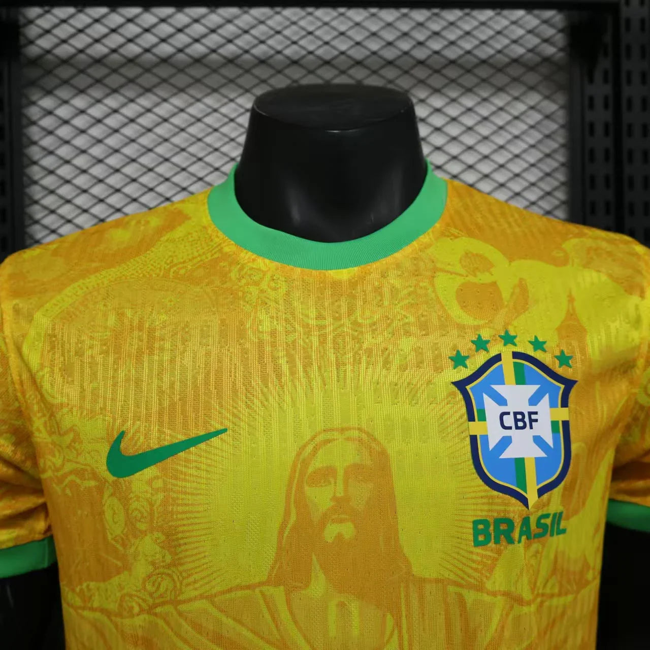 Maillot 2024 Brazil Le 12 -ème Maillot, maillot de football aux couleurs du Brésil avec logo et motifs sportifs.