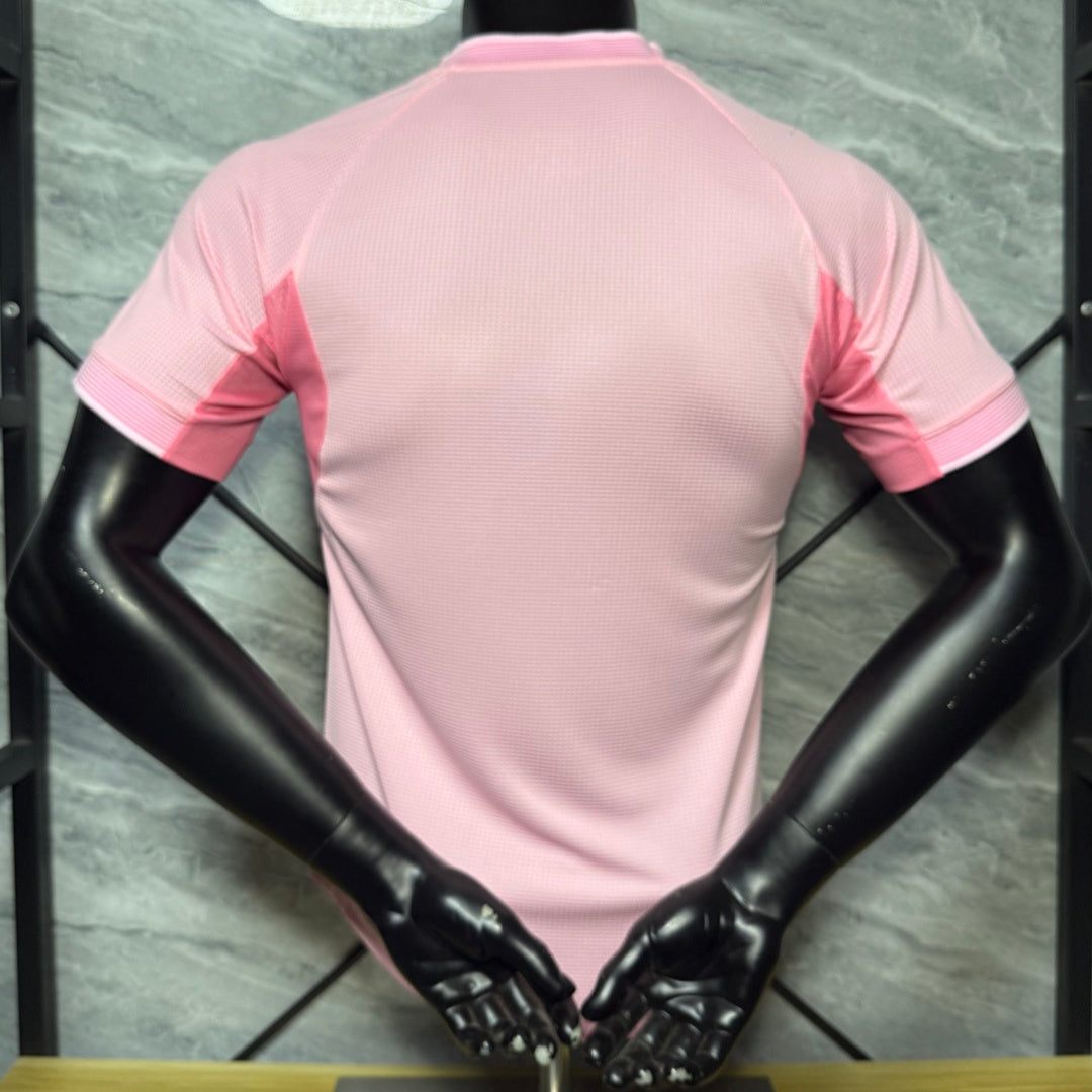 Maillot 25/26 Algérie Le 12 -ème Maillot, maillot de football rose avec logo du joueur algérien.