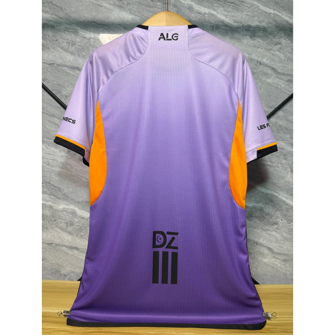 Maillot 25/26 d'Algérie Le 12 -ème Maillot, violet, avec logo de joueur, tissu sportif, vue de face.
