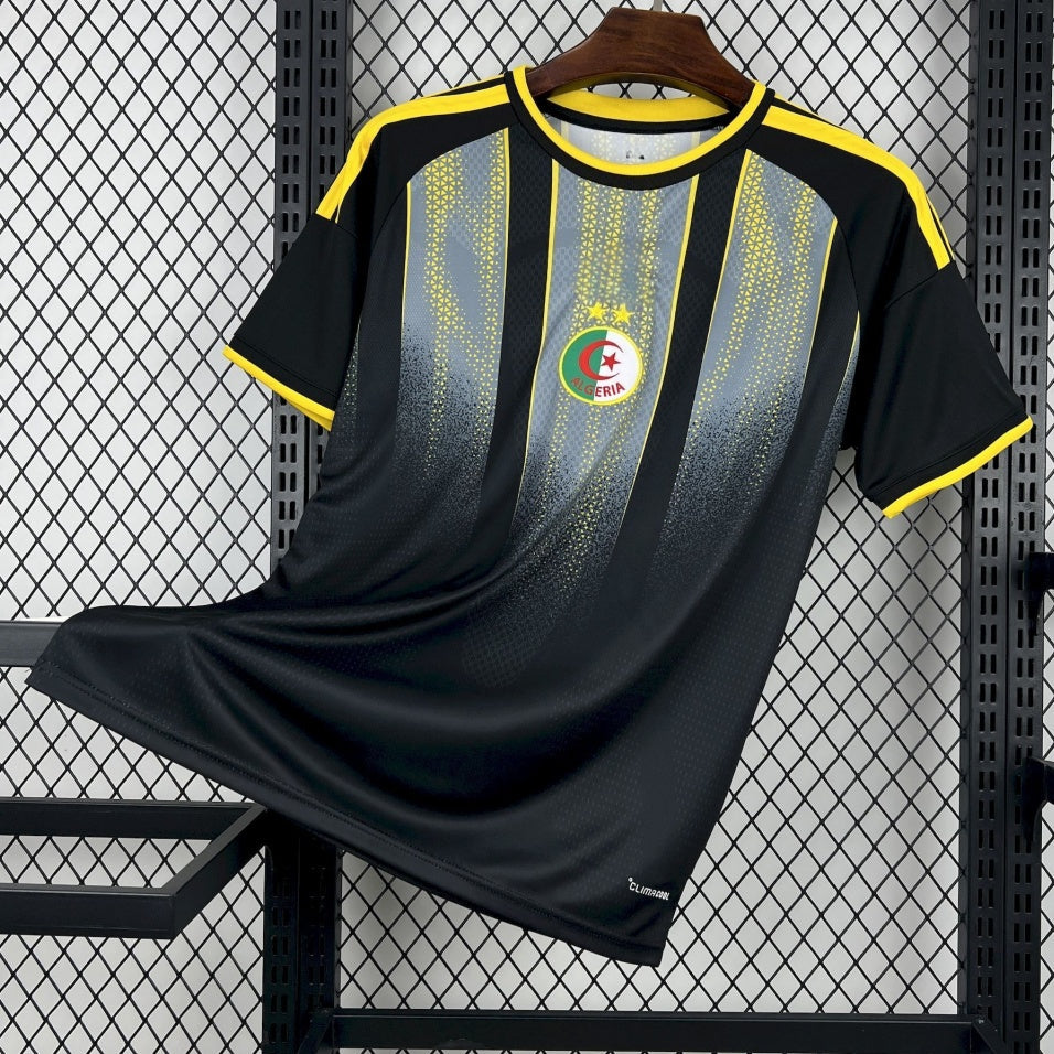 Maillot de football 25/26 Algérie Le 12 -ème Maillot, maillot spécial A avec logo et design vert et blanc.
