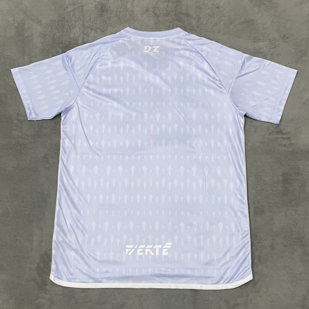 Maillot de football Algérie 25/26 bleu, marque Le 12 -ème Maillot, détail de design spécial en image.