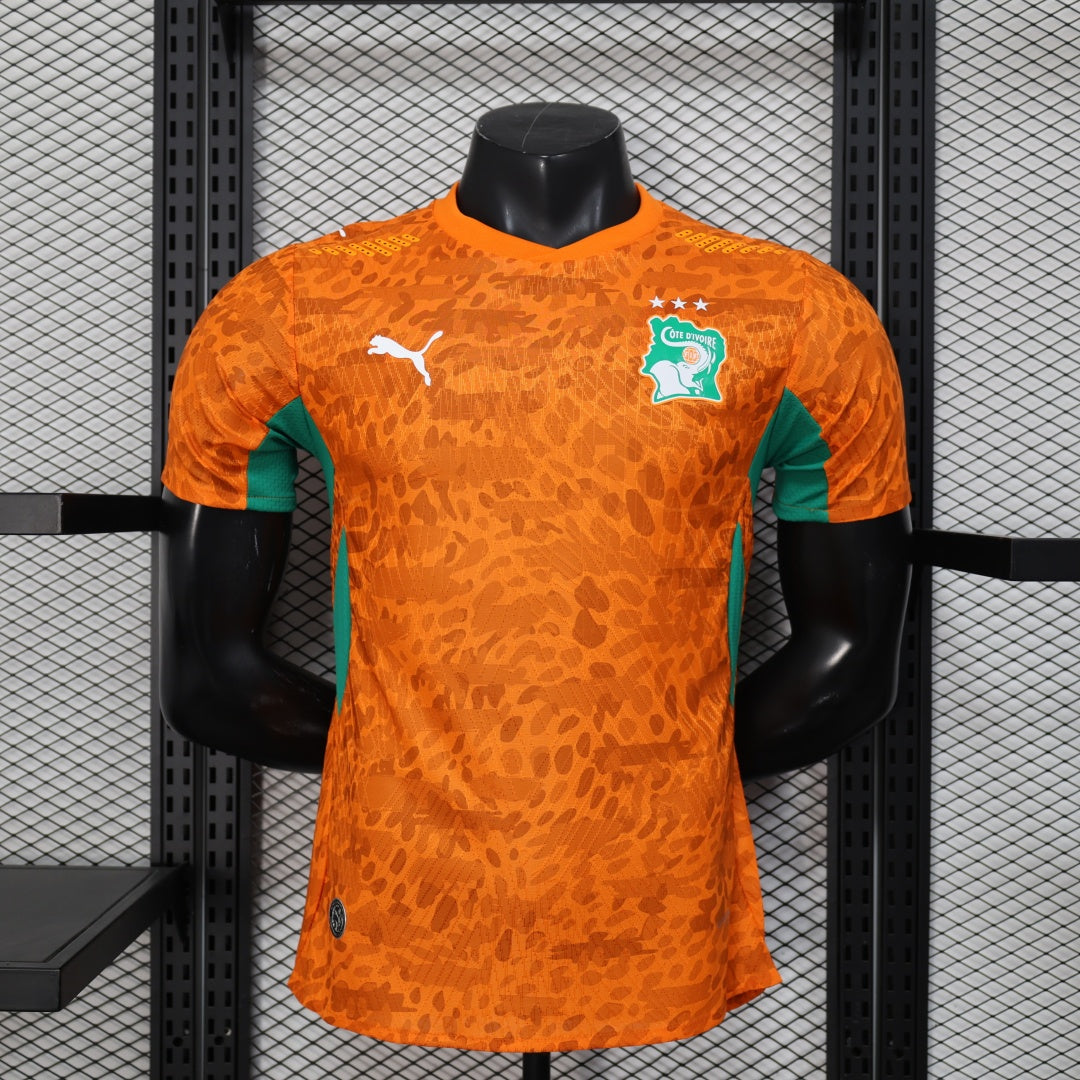 Maillot Côte d'Ivoire 25/26 pour joueur, marque Le 12 -ème Maillot, maillot de football avec logo et numéros.