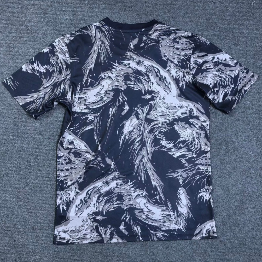 Maillot gris spécial 25/26 de l'Angleterre, marque Le 12 -ème Maillot, tissu respirant et design sportif.