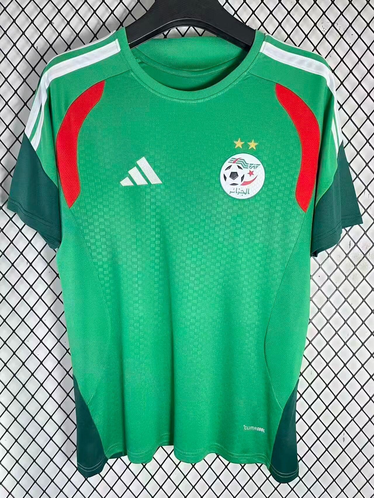 Maillot Algérie concept 2026 de la marque Le 12 -ème Maillot, vue du maillot avec design moderne et couleurs nationales.