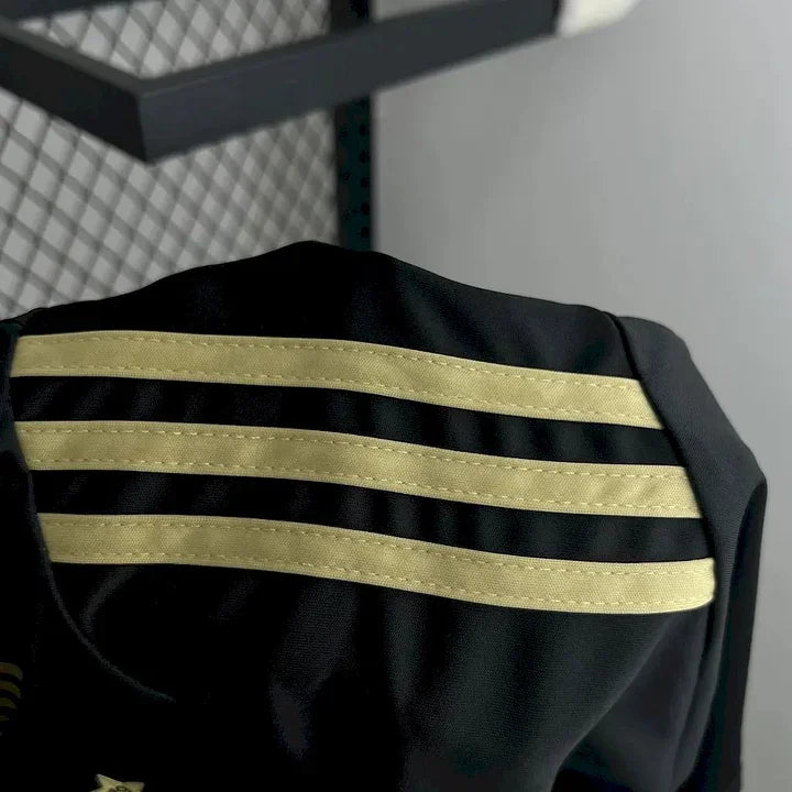 Maillot Algérie noir 2025-2026 de la marque Le 12 -ème Maillot, vue de face avec détails du design.