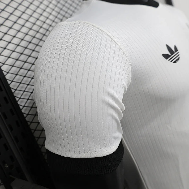 Maillot de football Allemagne concept 2025-26, marque Le 12 -ème Maillot, vue de face avec design moderne et logo officiel.
