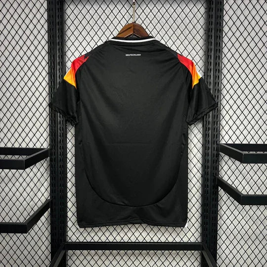 Maillot d'entraînement Allemagne 2024-2025 Le 12, devant, en tissu bleu avec détails rouges et logo officiel visible.