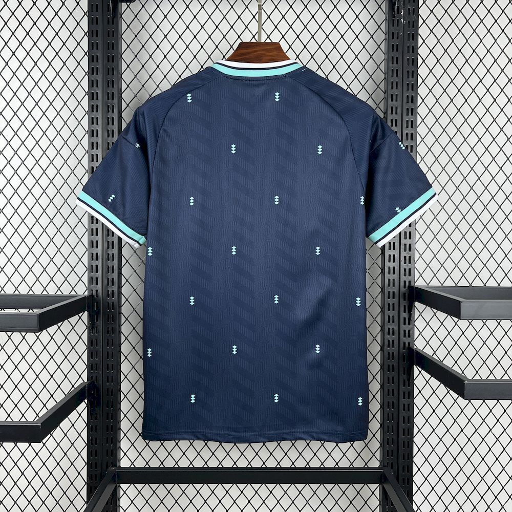 Maillot extérieur de l'équipe d'Allemagne pour la Coupe du Monde 2026, marque Le 12, en tissu sportif avec logo.