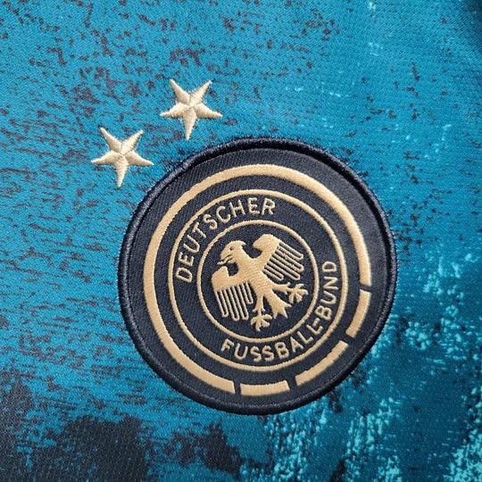 Maillot de l'Allemagne 2023-2024, édition spéciale, par Le 12, vue de face avec détails du design sur le devant