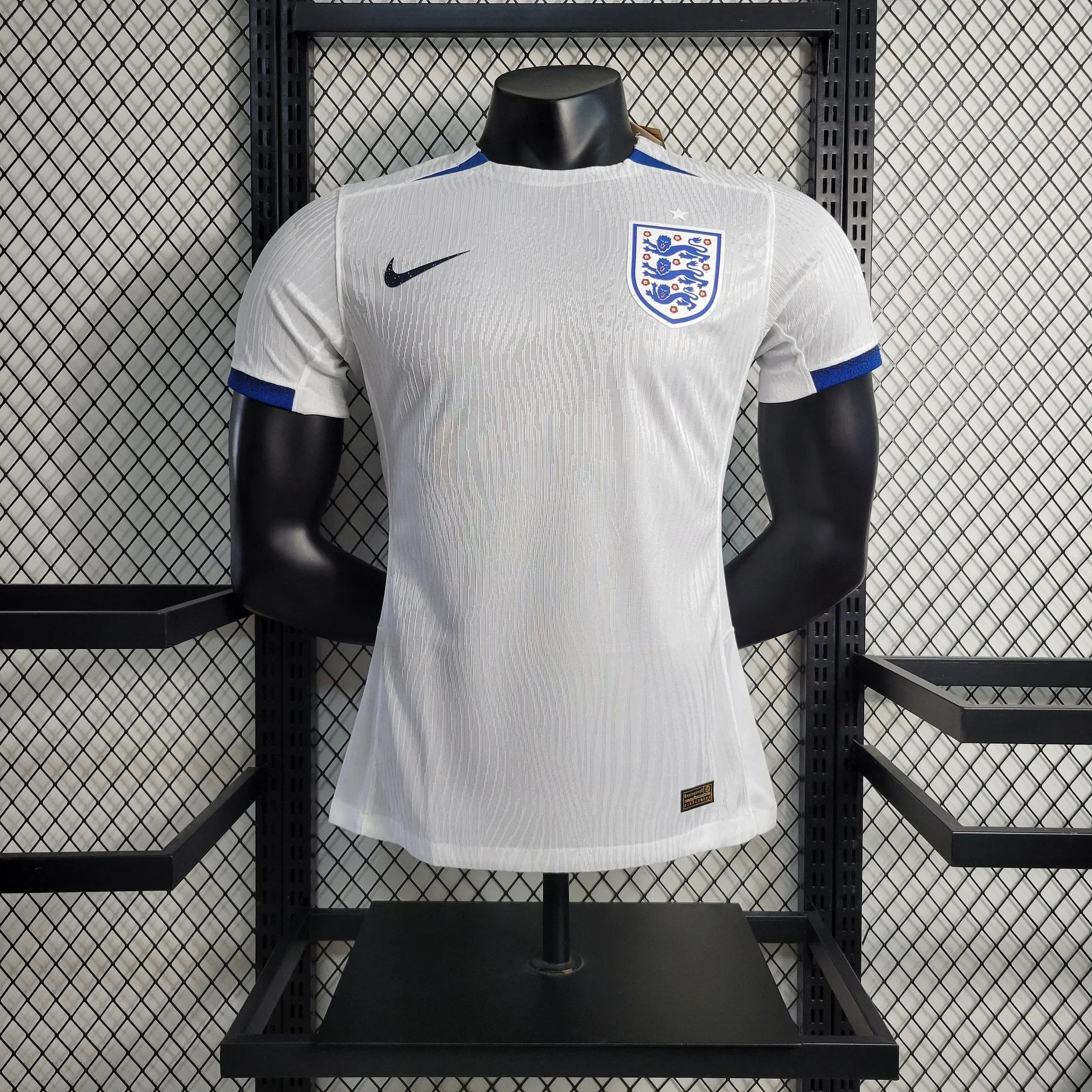 Maillot Angleterre 2023 2024 Le 12 -ème Maillot, vue de face avec logo et design sportif blanc et rouge