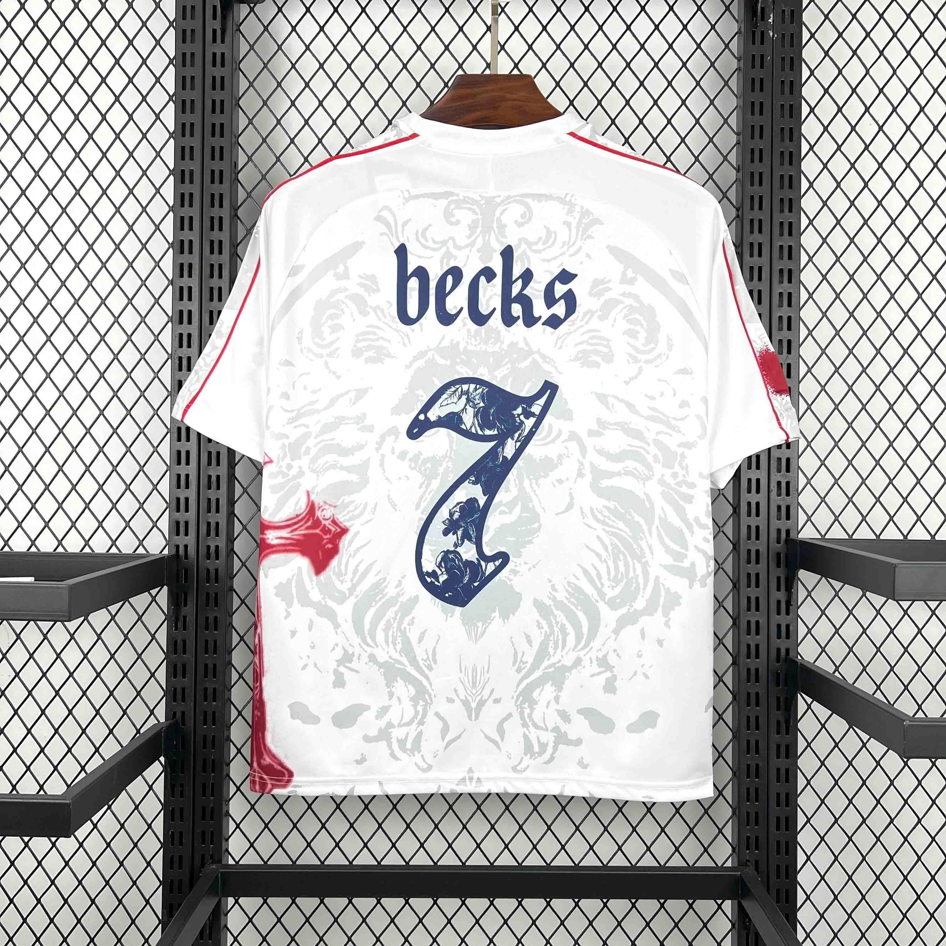 Maillot de football angleterre Becks 2025 de la marque Le 12-ème Maillot, vue de face, détails du design et logo visible.