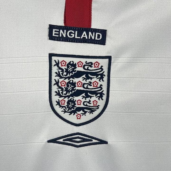 Maillot Angleterre de football rétro 2004, marque Le 12 -ème Maillot, devant avec logo et détails blancs.