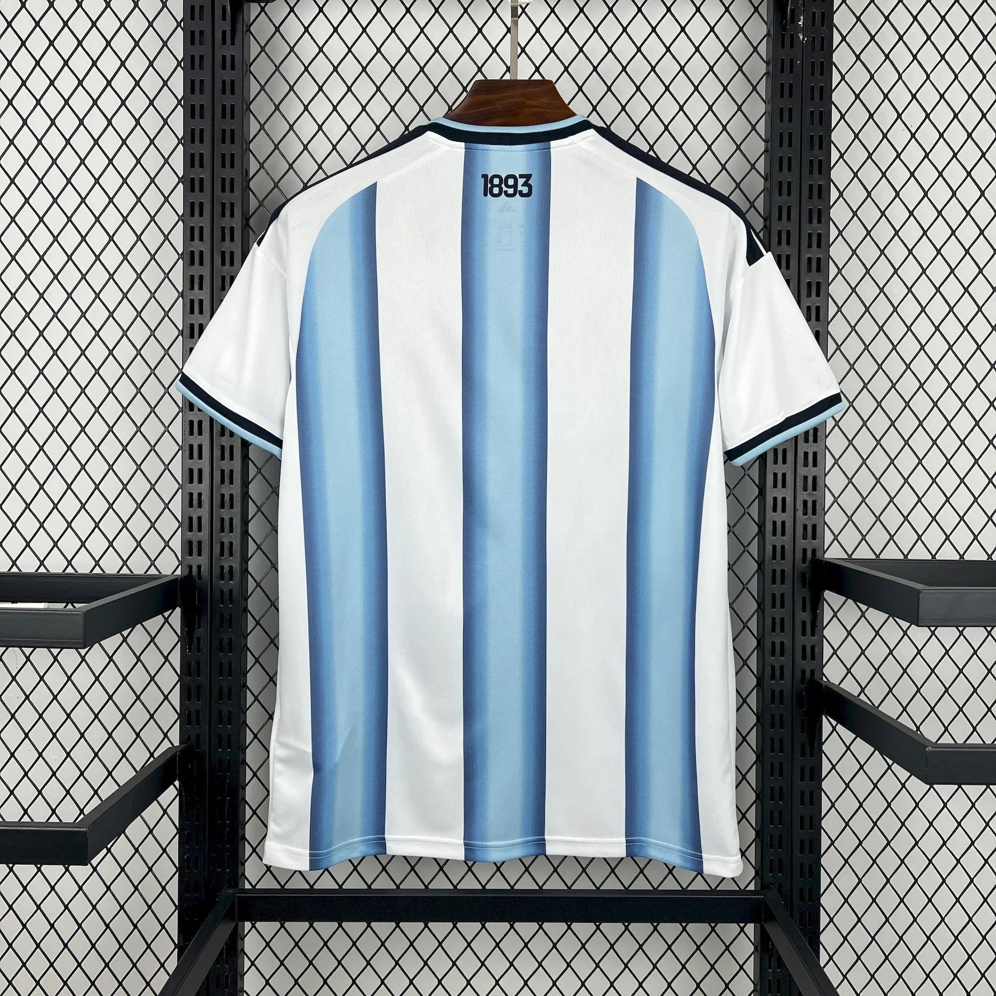 Maillot Argentine Coupe du Monde 2026 Le 12, maillot de football avec couleurs argentines et logo officiel.