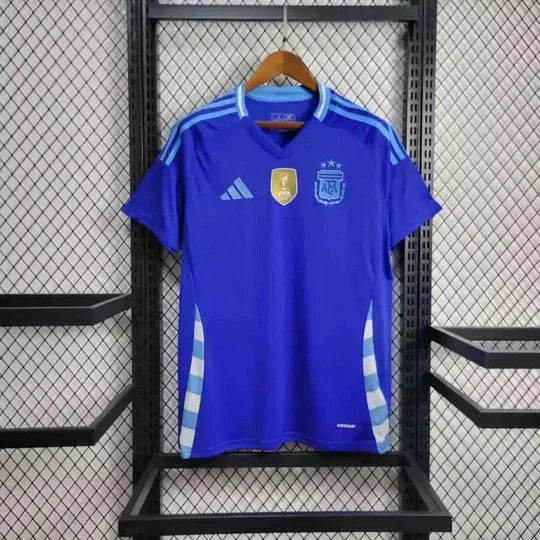 Maillot extérieur de l'équipe d'Argentine 2024/2025, marque Le 12, avec le logo et les couleurs traditionnelles argentines.