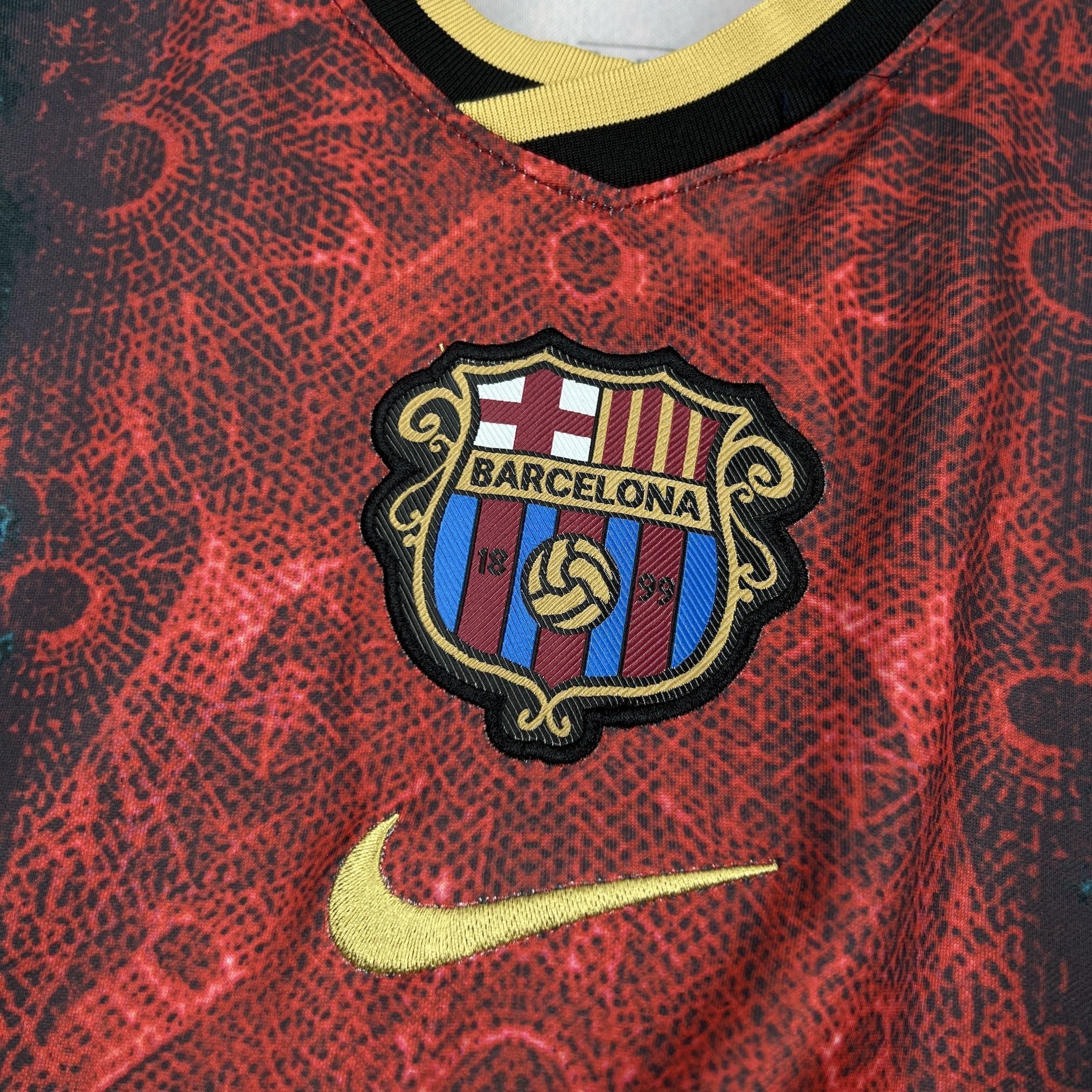 Maillot de football Barcelone Concept 2026-27 de la marque Le 12 -ème Maillot, vue de face avec logo et design moderne