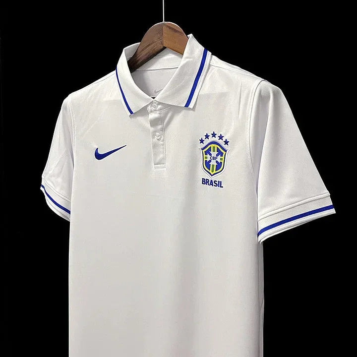 Maillot Brésil 2022/23 Le 12 -ème Maillot, maillot de football avec logo et design officiel, vue de face.