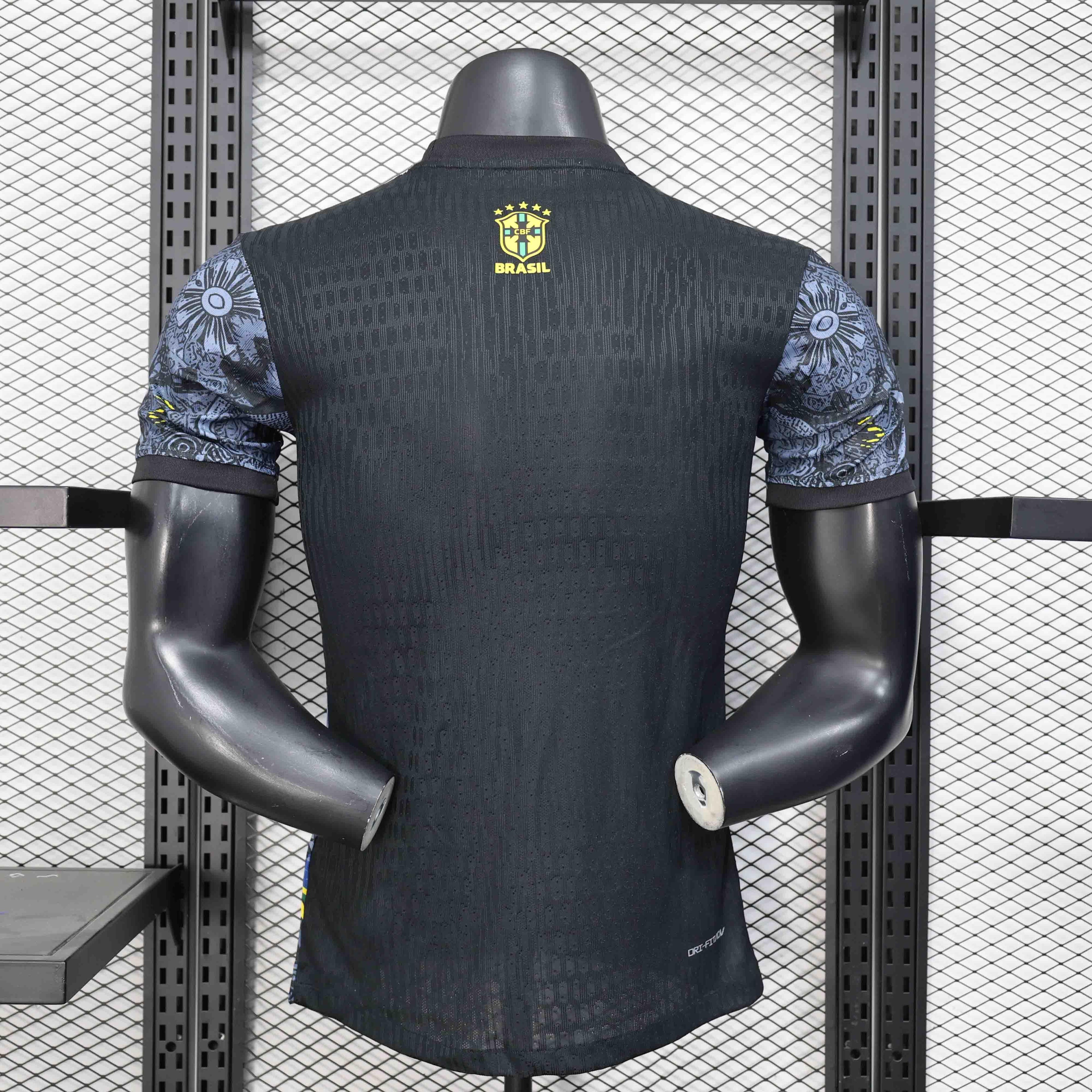 Maillot Brésil 2025/26 Le 12-ème Maillot, maillot de football avec couleurs vertes, jaunes et logo officiel.