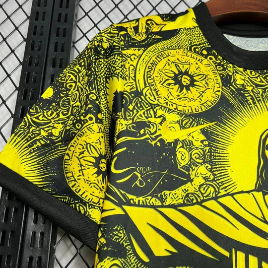 Maillot de football Brésil Concept 2024 Jaune de la marque Le 12 -ème Maillot, vue de face avec logo et design jaune vif.