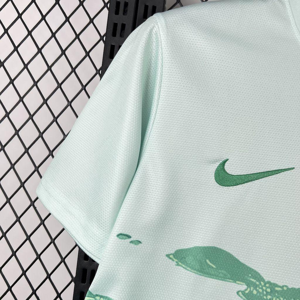 Maillot de football Brésil concept 2025-26 de la marque Le 12, design innovant avec couleurs vives et détails modernes.
