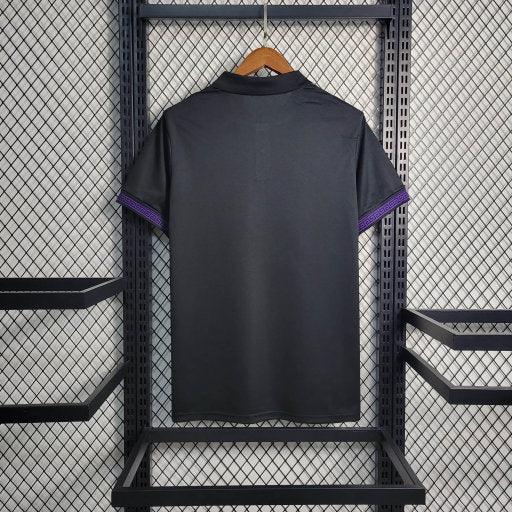 Maillot Concept Brésil Le 12 -ème Maillot avec logo et design coloré, porté par un mannequin, vue de face.
