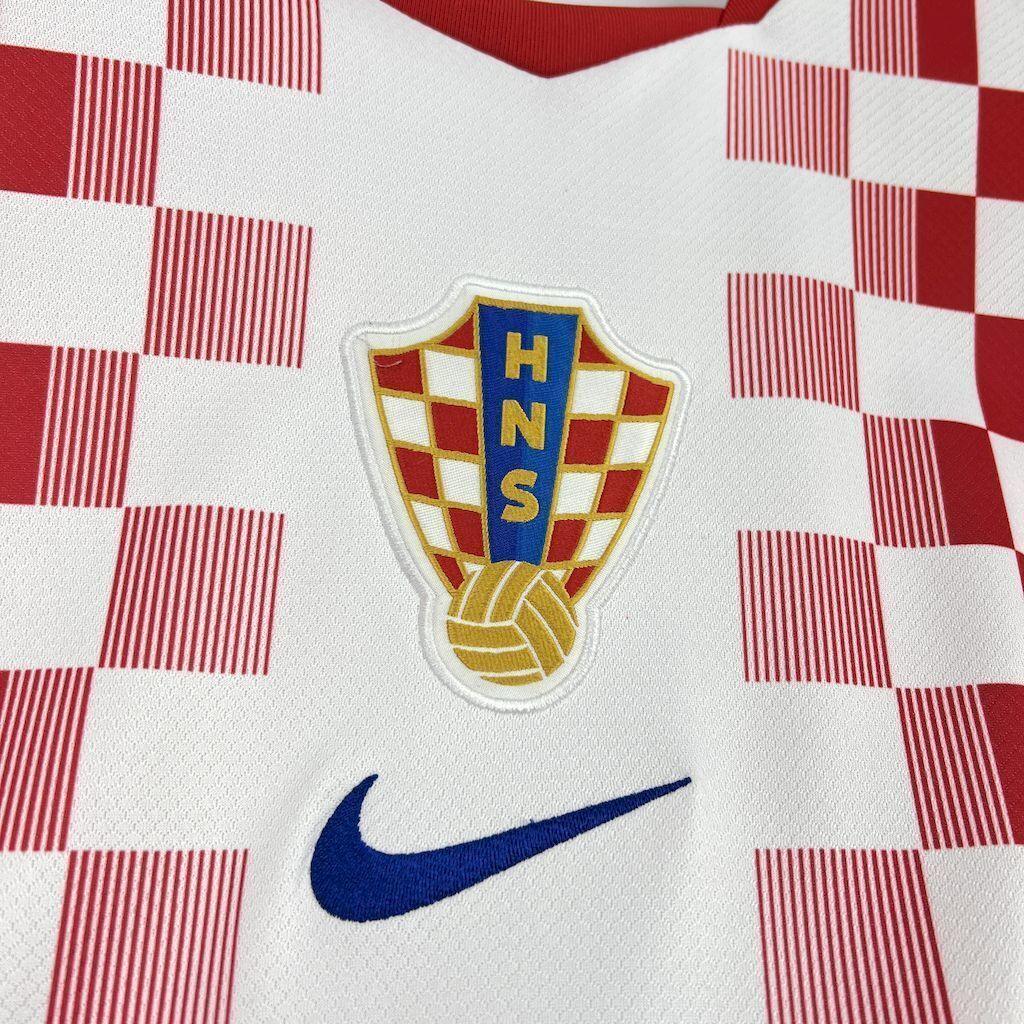 Maillot de la Croatie pour la Coupe du Monde 2026, marque Le 12 -ème Maillot, avec design officiel et logo national.
