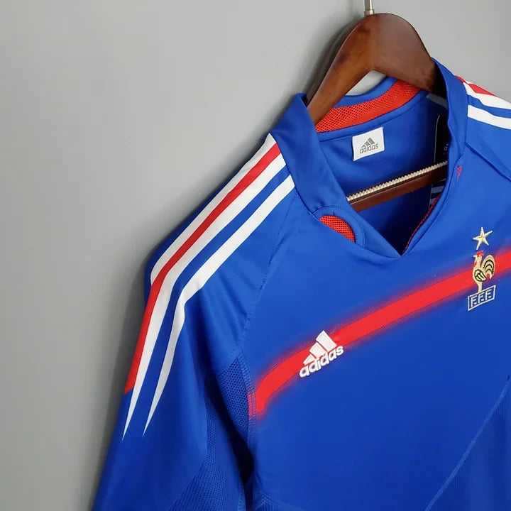 Maillot de l'équipe de France 2004 Le 12, maillot officiel bleu avec logo et détails sportifs.