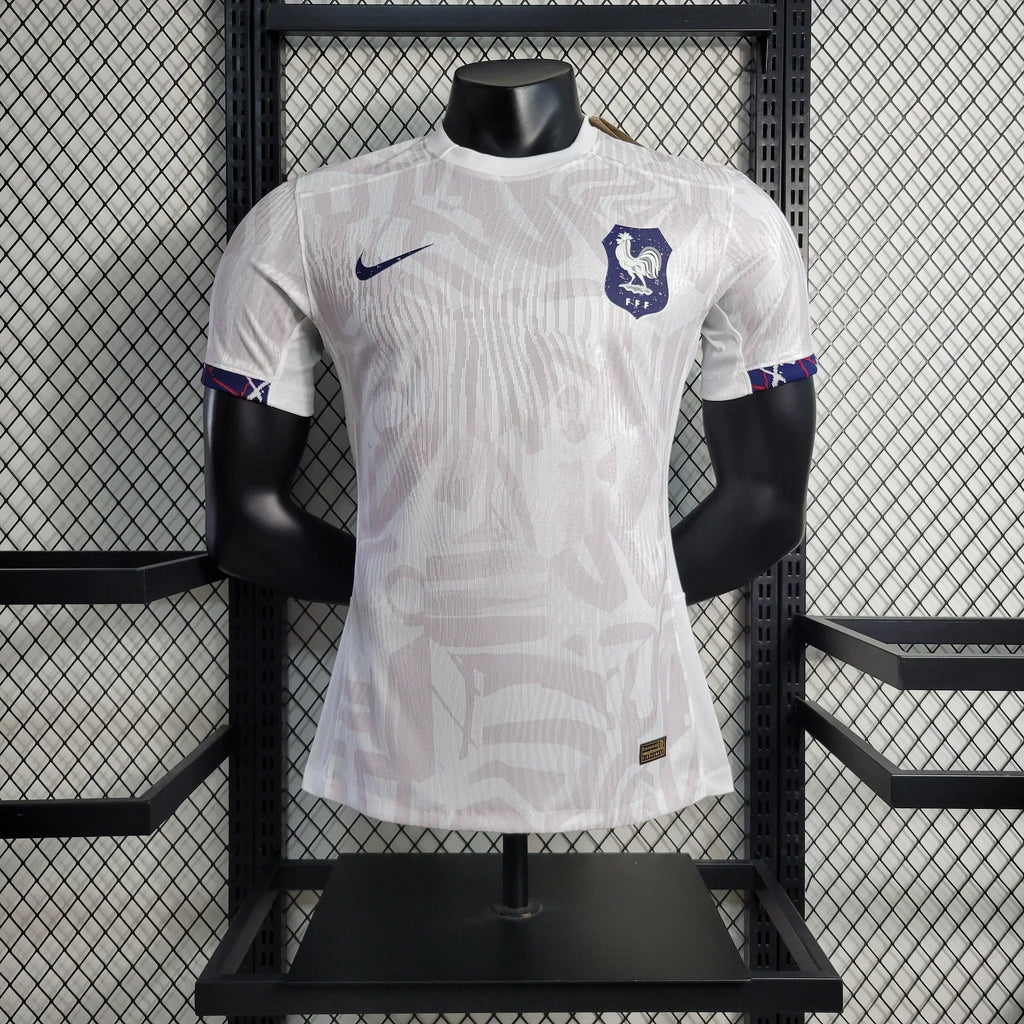 Maillot de l’équipe de France 2023-2024 Le 12, maillot bleu avec logo et détails officiels, vue de face.