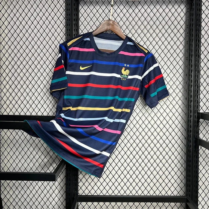 Maillot d'entraînement de l'équipe de France de football 2024-2025, marque Le 12, en tissu bleu avec logo et détails sportifs