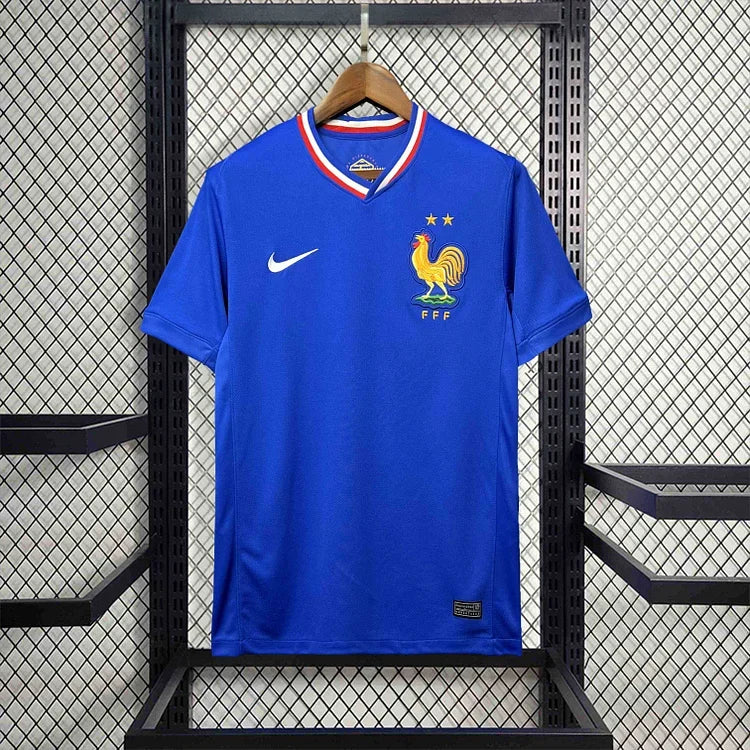 Maillot domicile de l'Équipe de France de football 2024-2025, marque Le 12, avec logo et design officiel Euro 2024.