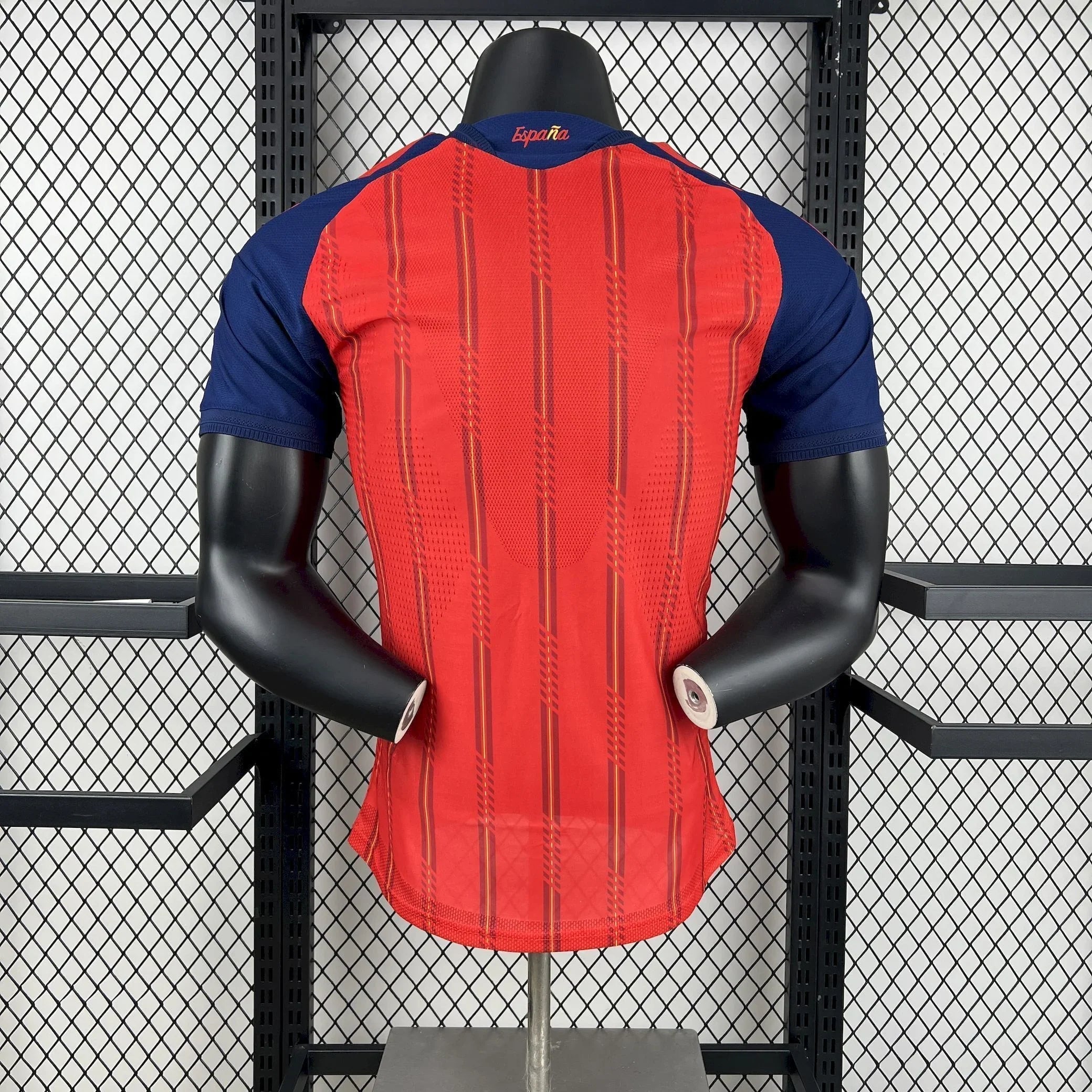 Maillot Espagne Coupe du Monde 2026 Le 12, maillot de football avec logo Espagne, couleurs rouge et jaune, vue de face.