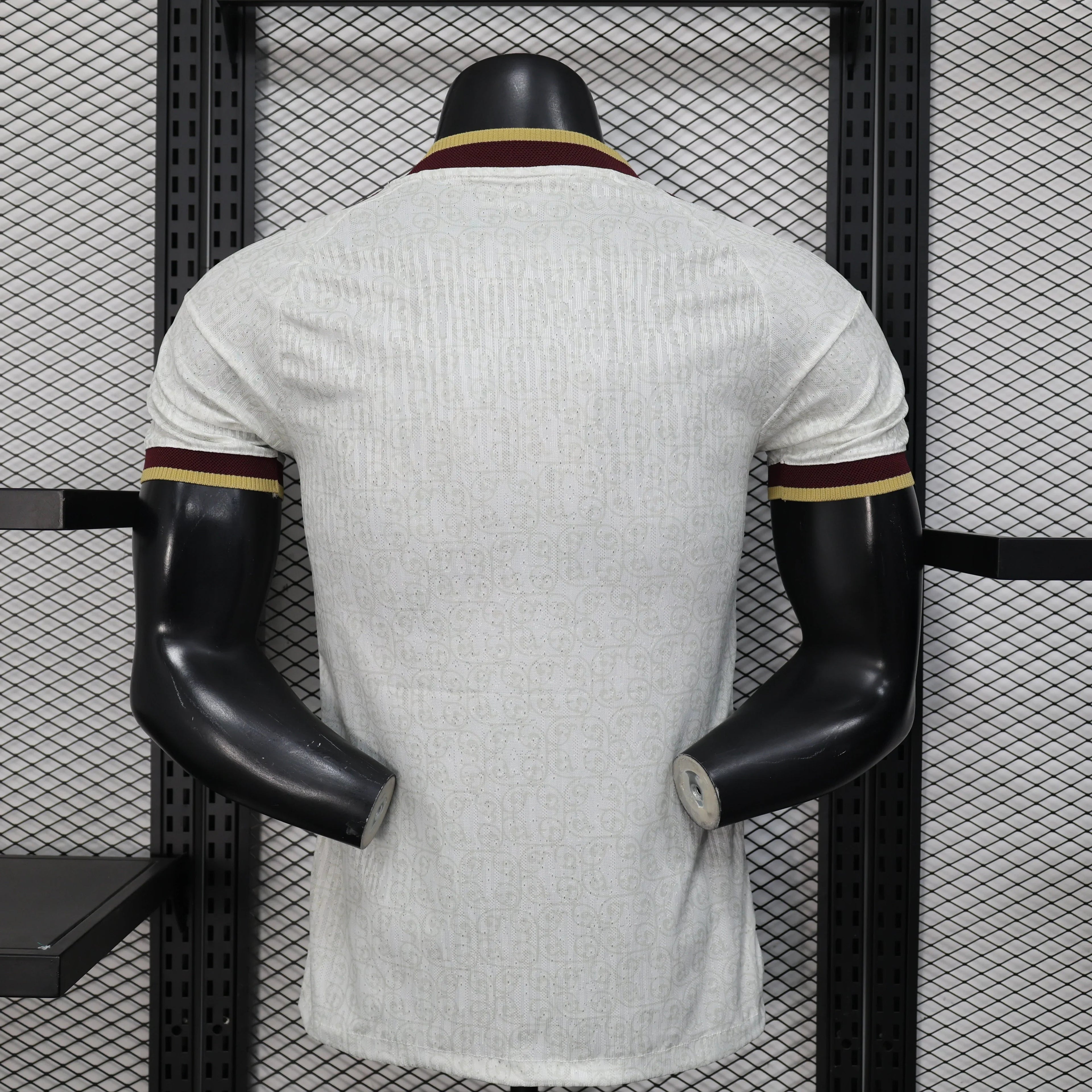 Maillot extérieur de l'Espagne pour la Coupe du Monde 2026, fabriqué par Le 12 -ème Maillot, vue de face.
