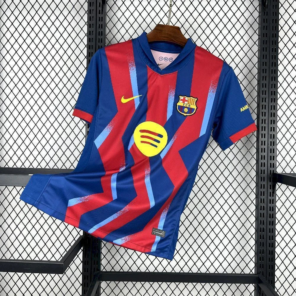 Maillot FC Barcelone 2025-26 de Le 12 -ème Maillot, vue de face, détails du design et couleurs du maillot de football.
