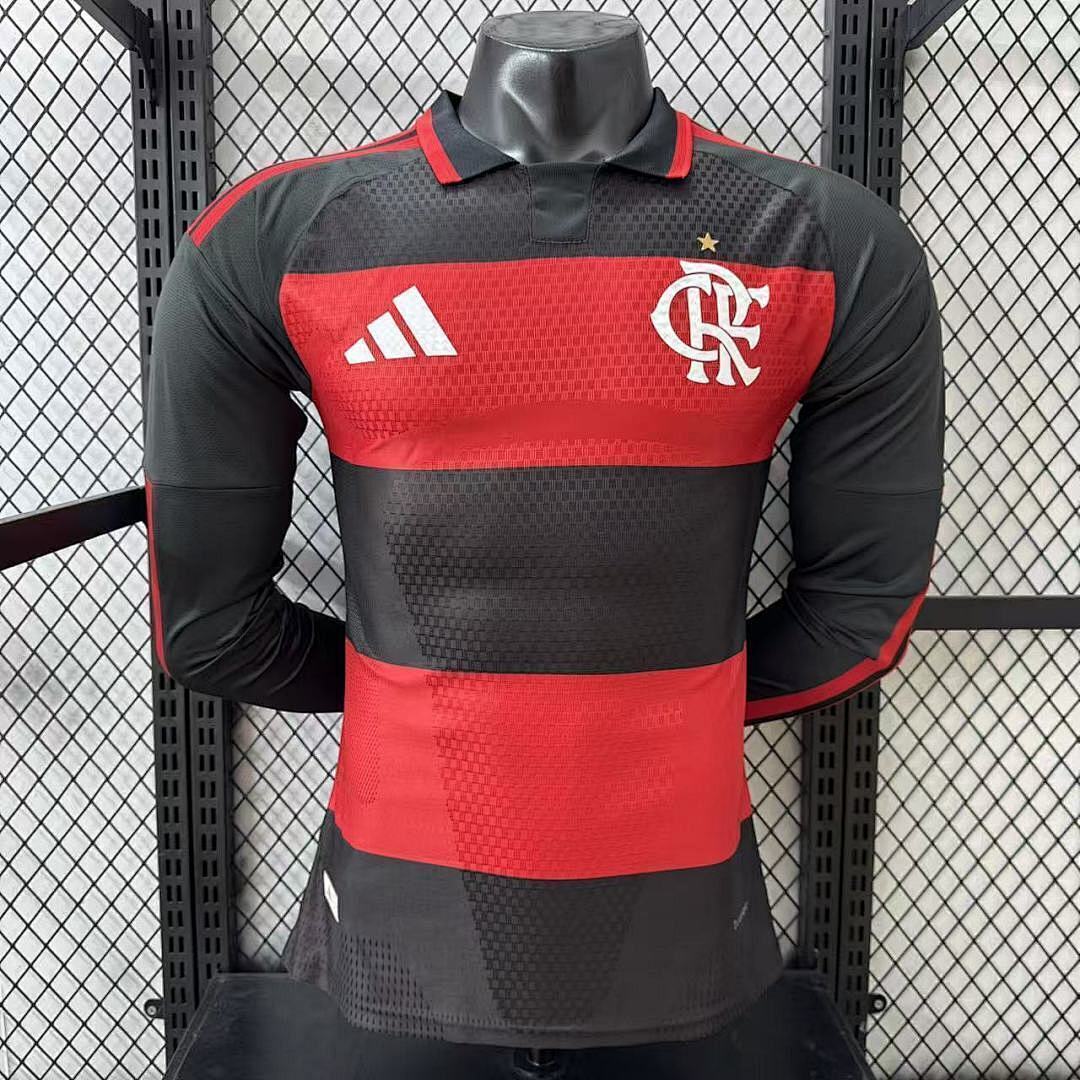 Maillot Flamengo manches longues 2026-27 Le 12 -ème Maillot, jersey de football avec logo du club, couleurs rouges et noirs.