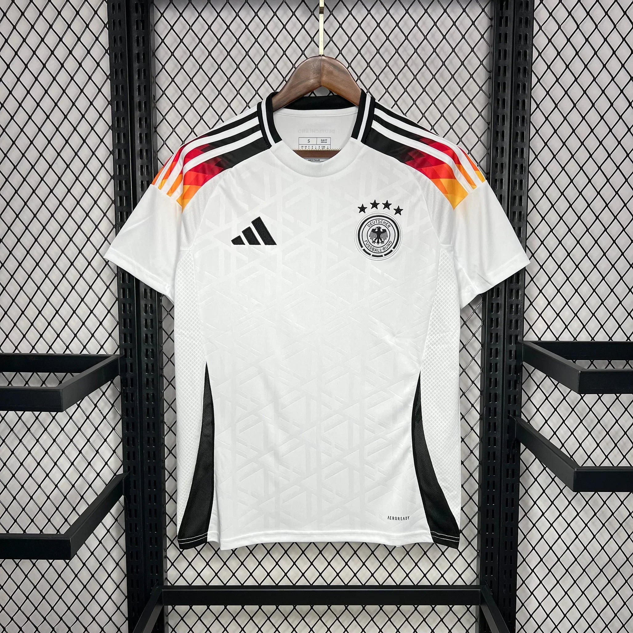 Maillot domicile de l'équipe d'Allemagne, modèle Le 12 -ème Maillot, vue de face avec logo et détails du kit officiel.