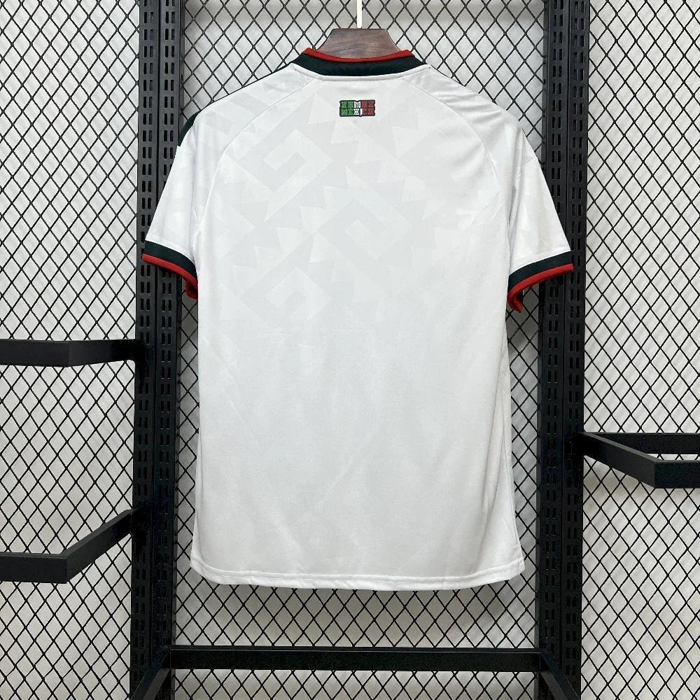 Maillot Mexique Coupe du Monde 2026 Le 12 -ème Maillot, maillot de football avec logo et design coloré.