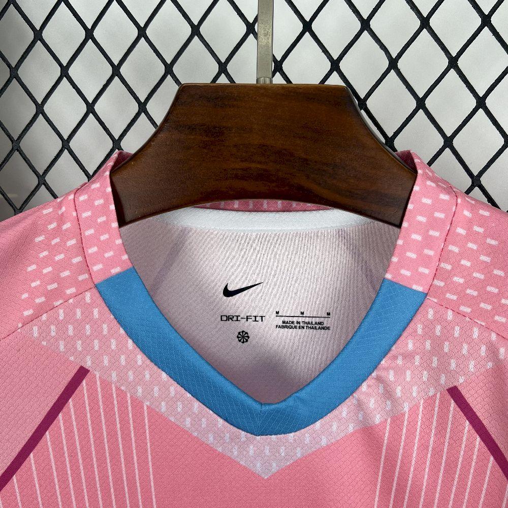 Maillot PSG concept 2025-26 de Le 12 -ème Maillot, vue de face avec design innovant et logo du Paris Saint-Germain.
