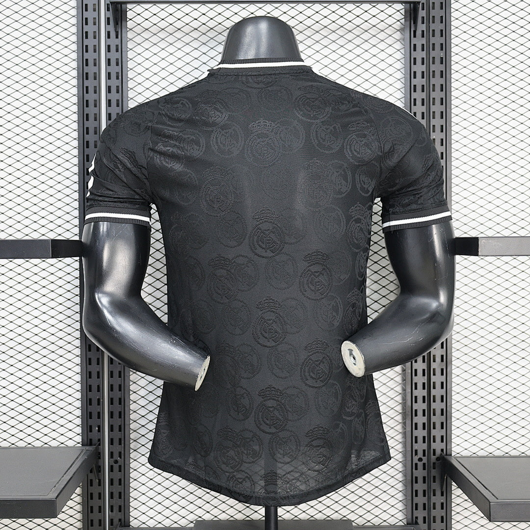Maillot Real Madrid Concept 2026-27 par Le 12 -ème Maillot, design innovant, vue de face avec logo et détails du maillot.