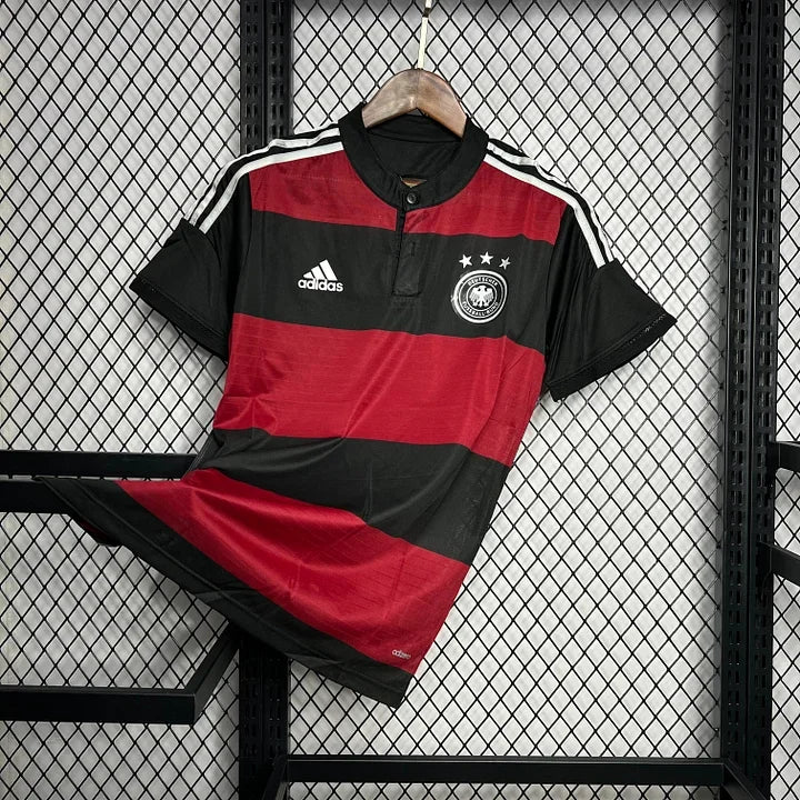 Maillot rétro de l'équipe d'Allemagne 2014 par Le 12 -ème Maillot, vue de face avec logo et détails du design.