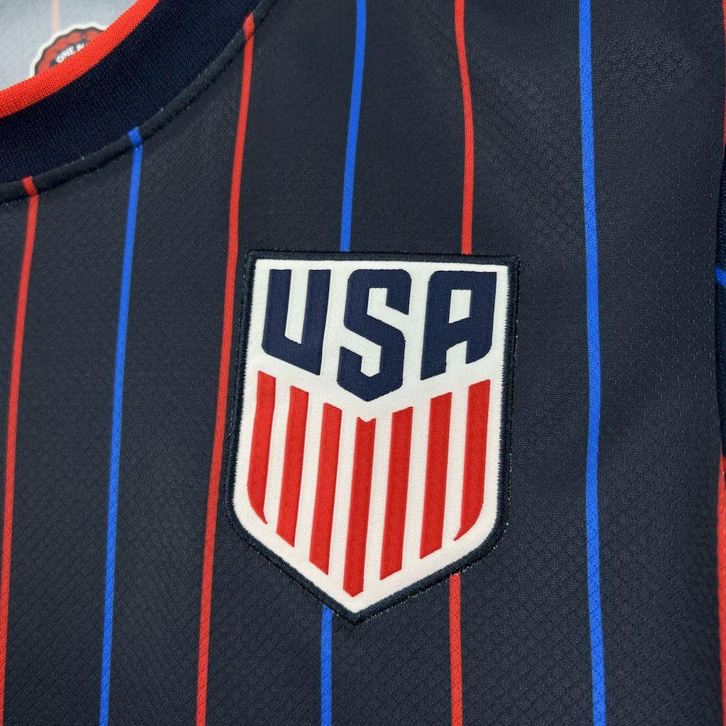 Maillot extérieur USA 2025-26 de Le 12 -ème Maillot, maillot de football avec logo américain et design moderne.