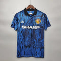 Maillot rétro Manchester United 1992-93, vintage, avec logo et design classique, fabriqué par Le 12-ème Maillot.