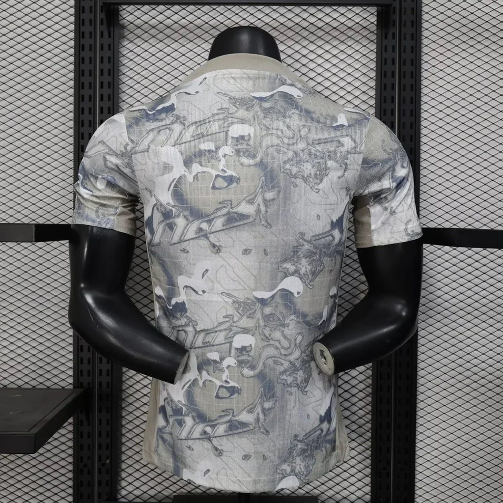 Maillot 25/26 Tottenham Gris Player de Le 12 -ème Maillot, maillot de sport avec logo et détails du club Tottenham.